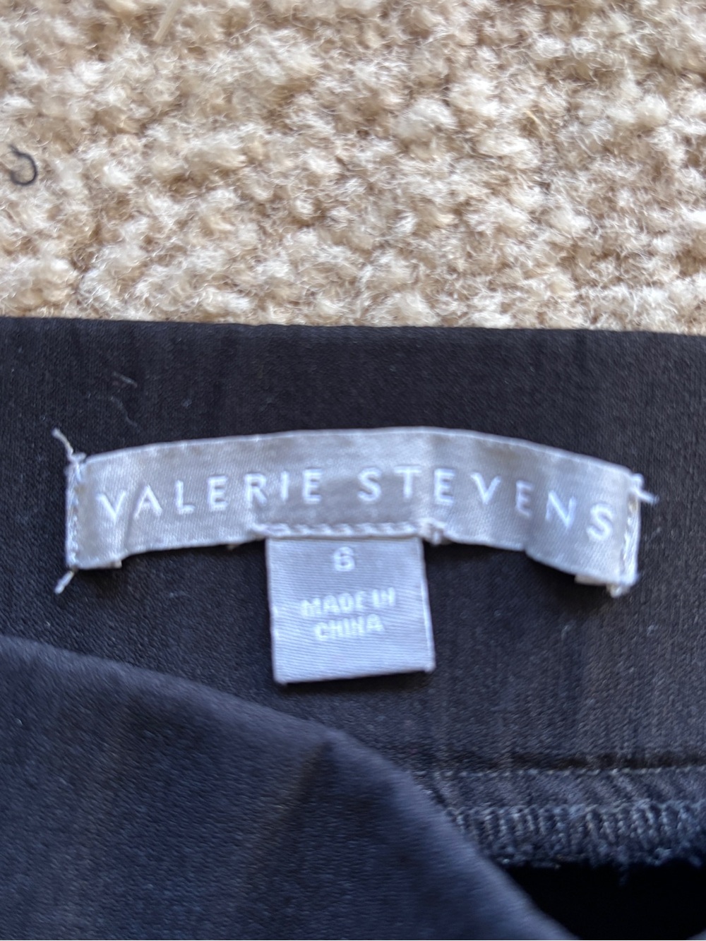 Valerie Stevens Black Flare-Leg Stretch Cropped Pants- 22” inseam - Picture 3 of 3